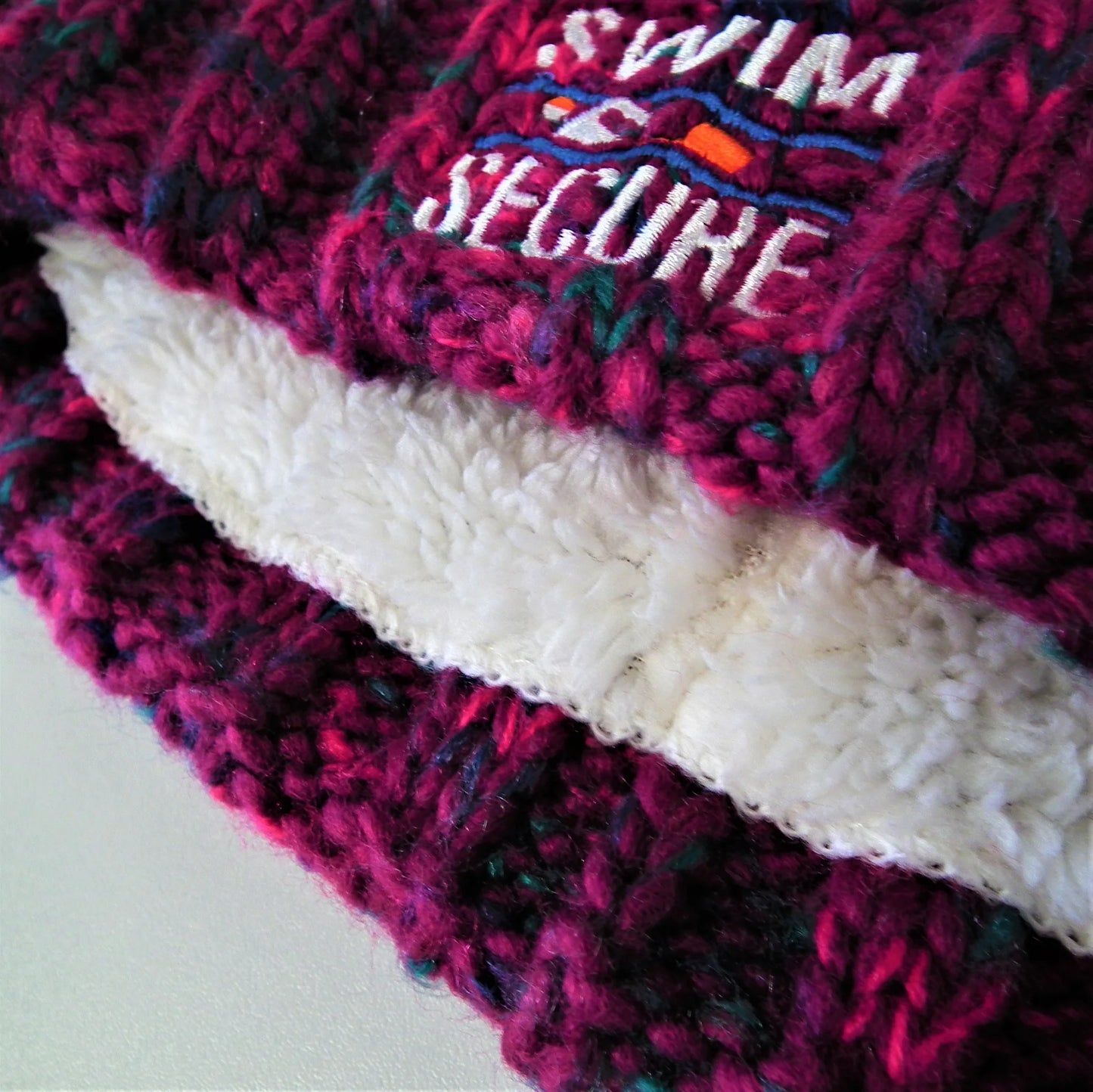 SWIM SECURE BOBBLE HAT